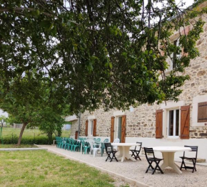 Ardèche Mas de la Châtaigneraie gîte lilas près de Vallon pont d arc
